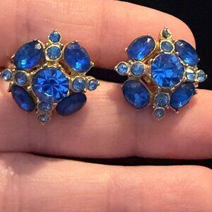 VTG Coro brillant blue Rhinestone screw back earrings gold sparkle floral flower